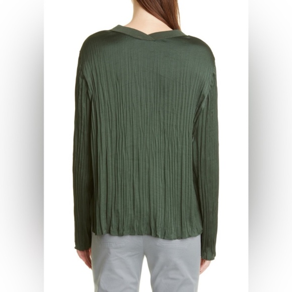 Vince S Crushed Pleat V-Neck Top. - Picture 4 of 13